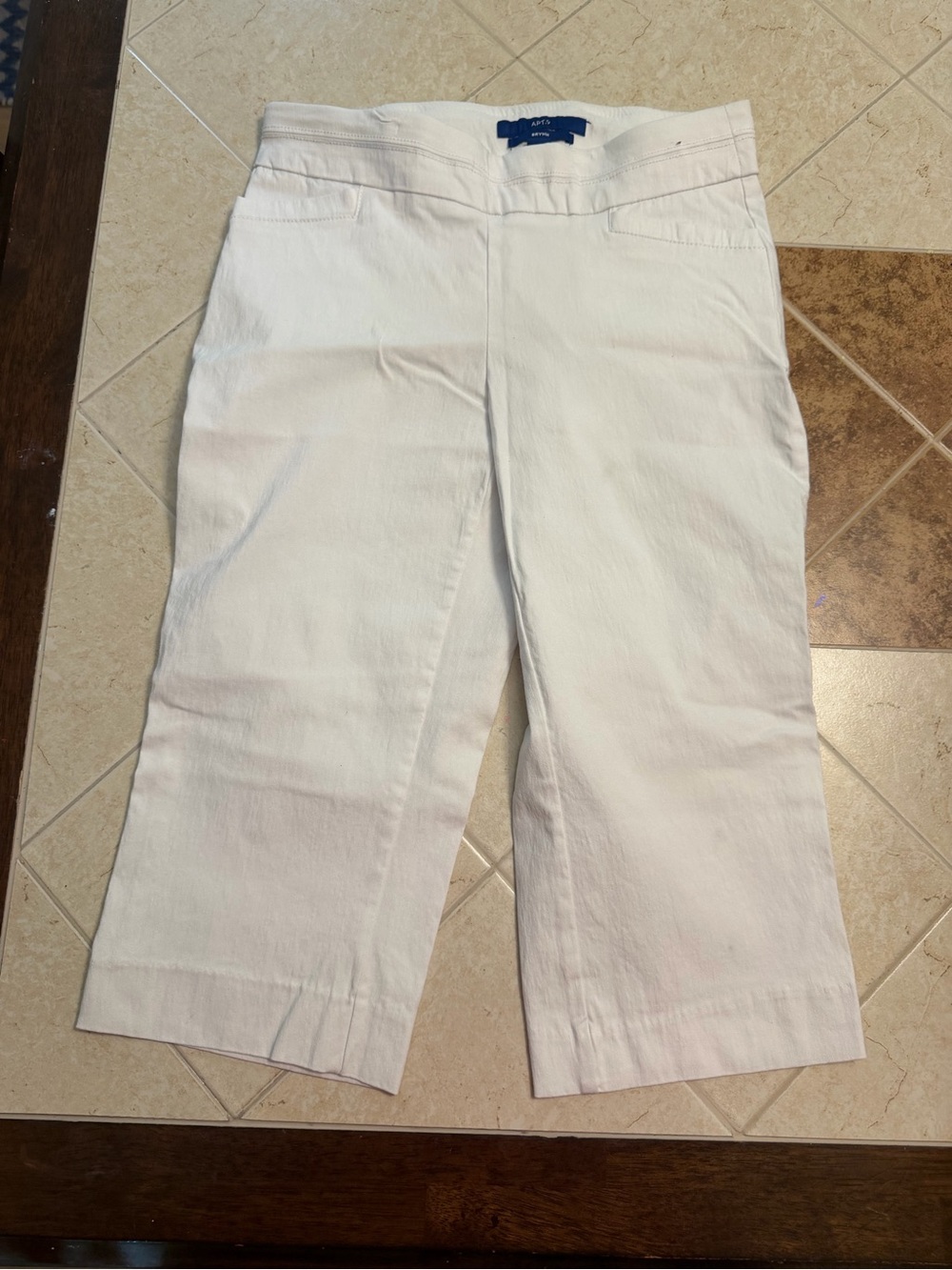 Apt. 9 White Cropped Capri Pants